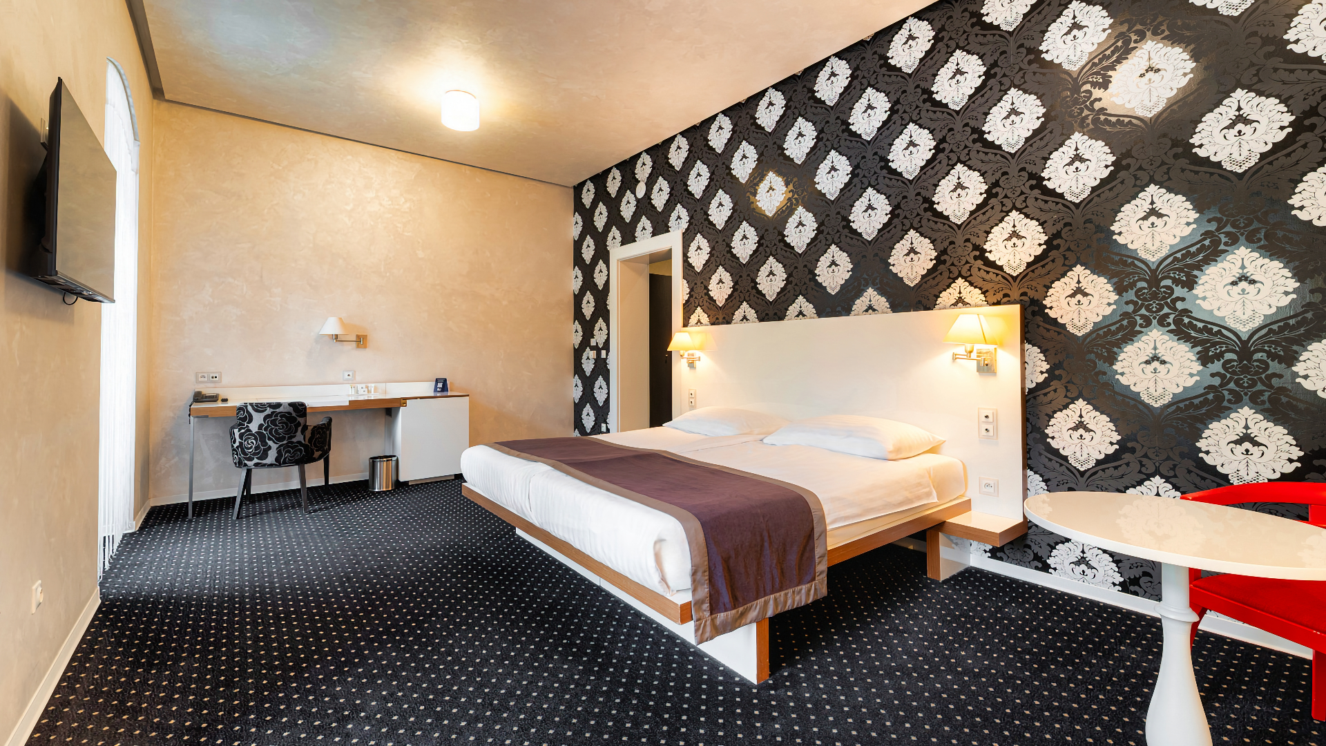 80 полностью климатизированных номеров