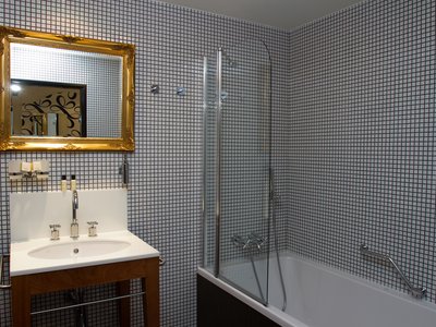 EA Hotel Tereziánský dvůr**** - De Luxe pokoj, koupelna